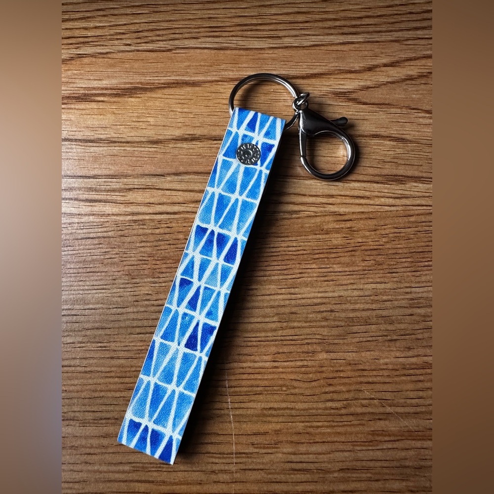 Blue Geometric Keychain - Picture 2 of 3